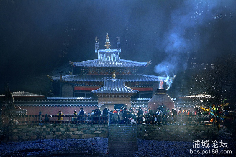 78   香火旺盛  副本    2013-2-23拍摄于四川省诺尔盖县格尔底寺.jpg