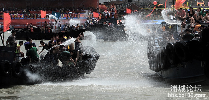 83   吉祥之水泼过来  副本   2012-6-23拍摄于石狮市蚶江.jpg