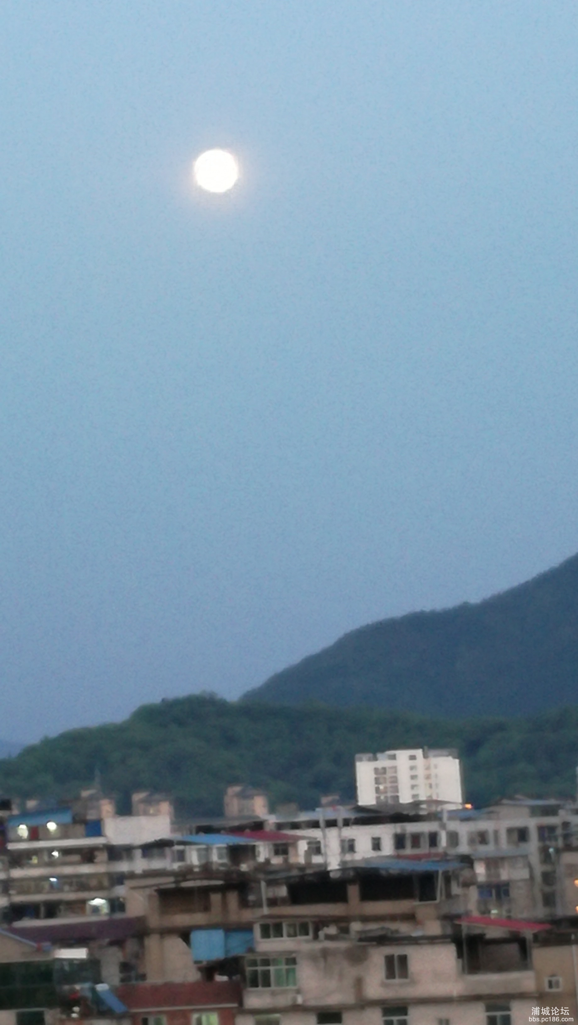 19时的月亮