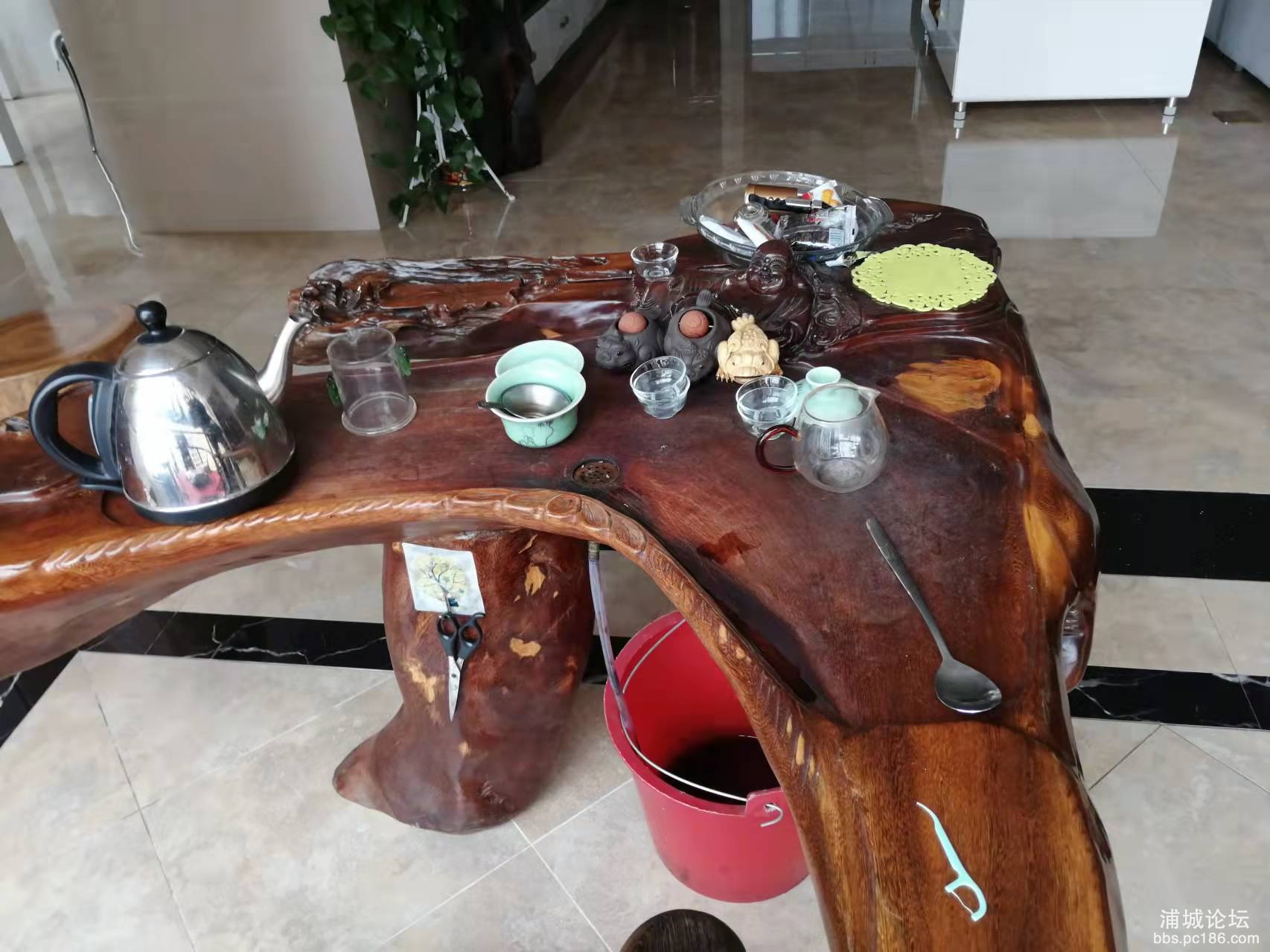 实木根雕茶几02.jpg